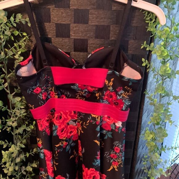 Size small floral mini dress with built-in bra and open back with straps - Picture 4 of 8